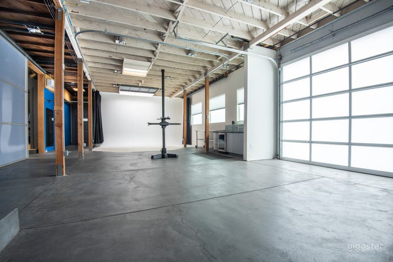  Shooting area with 18 foot wide cyc and 48 feet of pull-back room 