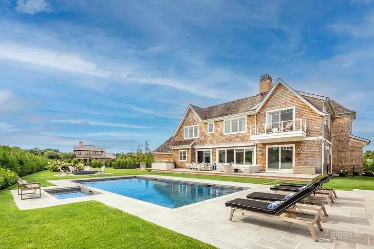  Resort-Style Luxurious Pool  