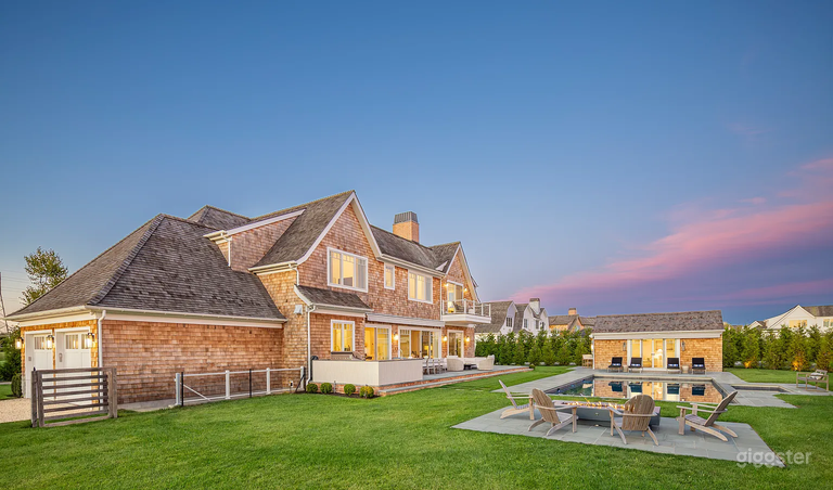  Resort-Style Luxurious Pool  