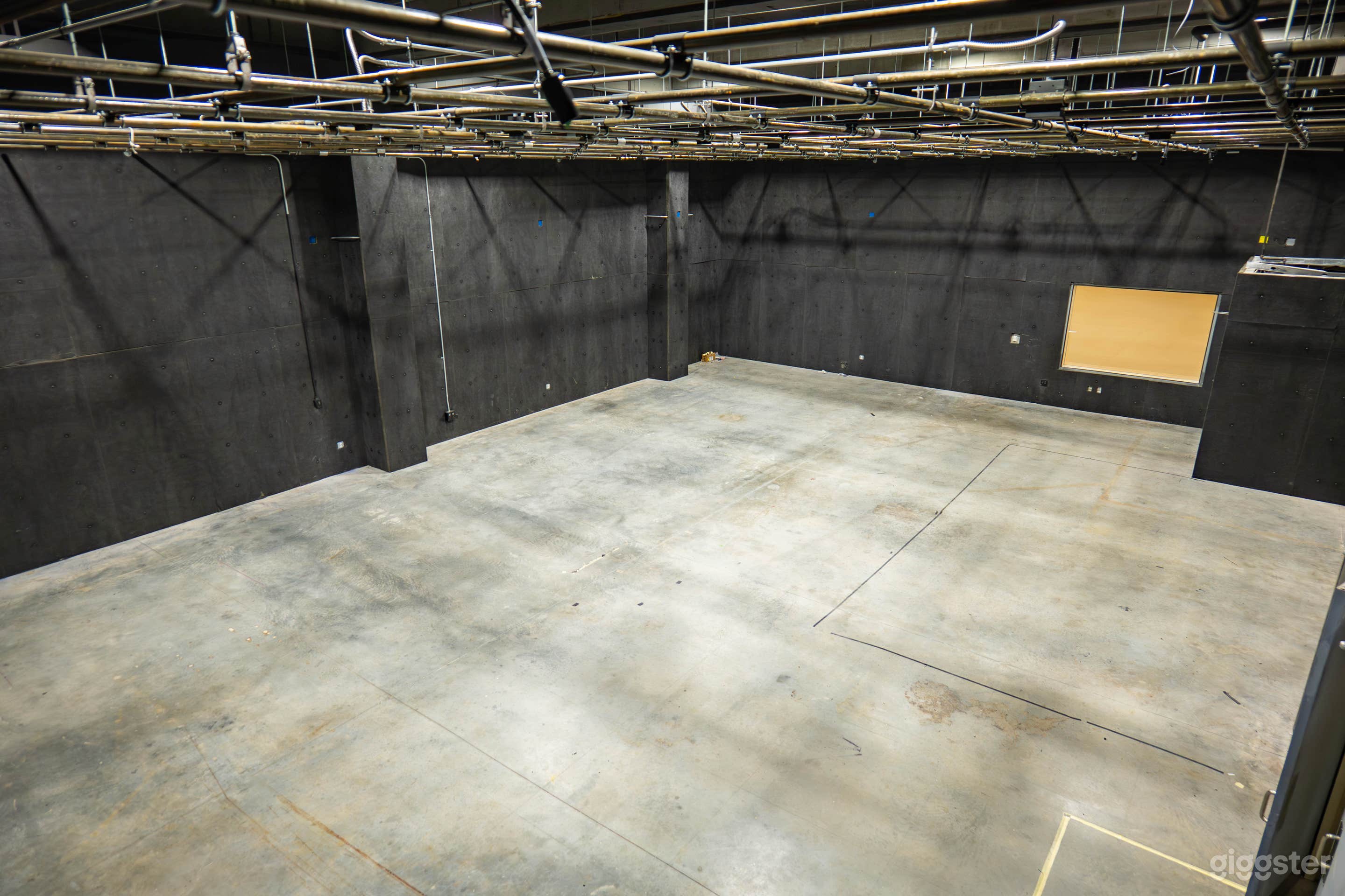 Sound Stage &amp; Green Room Photo 2