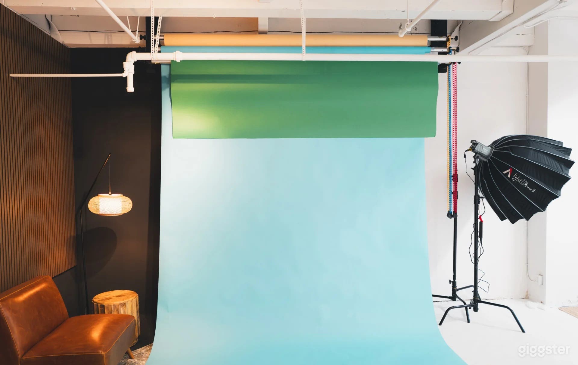 Cyclorama and Color wall Studio Photo 1