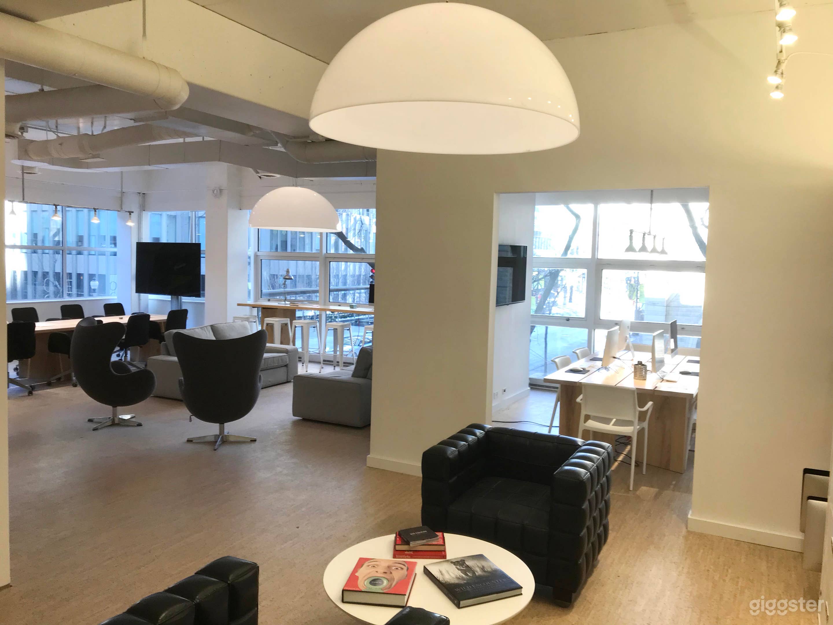 Versatile flex-space in a modern casual setting