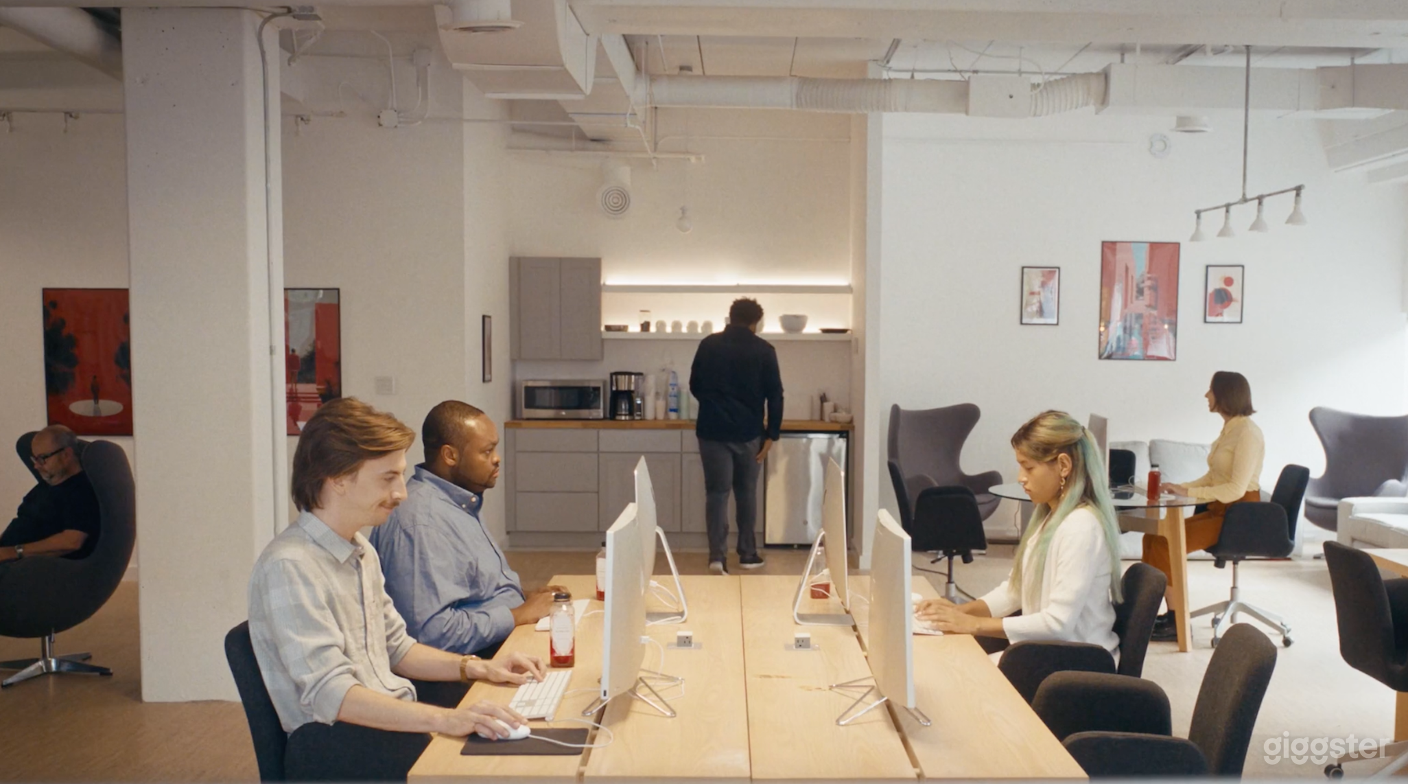 Open floor plan Office/Startup designer decor