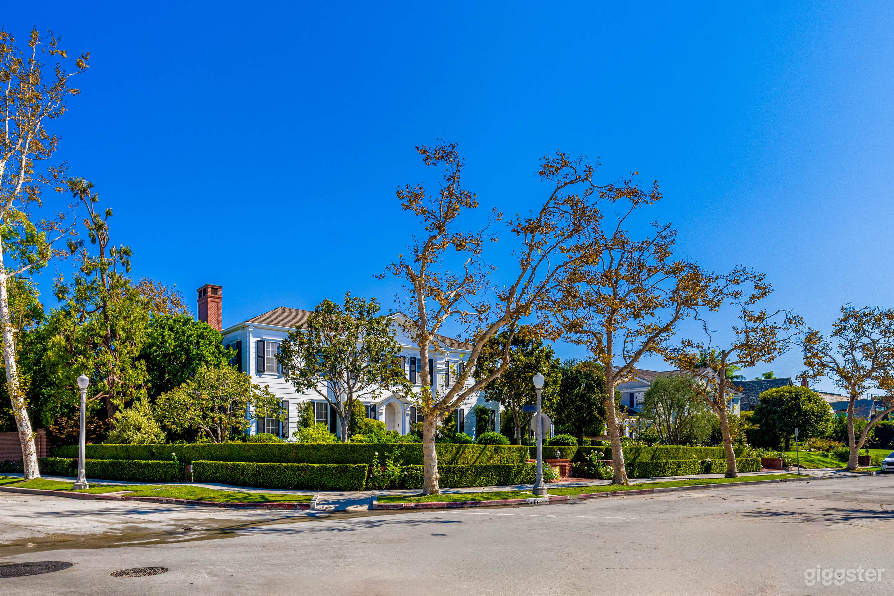 Hancock Park White House Front Exterior