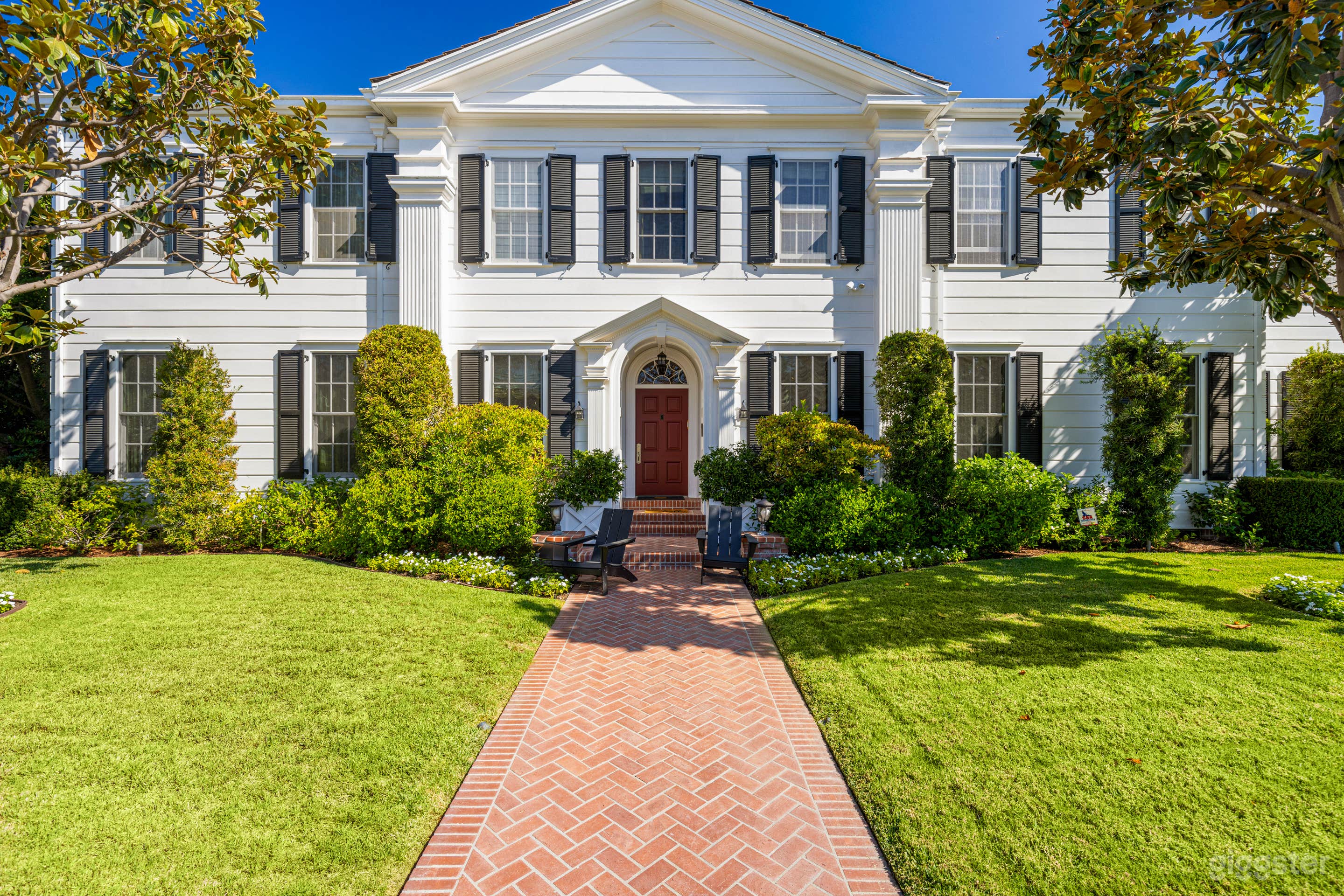Hancock Park White House Front Exterior