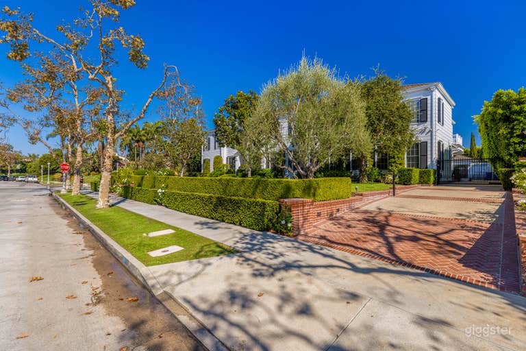  Hancock Park White House Front Exterior 