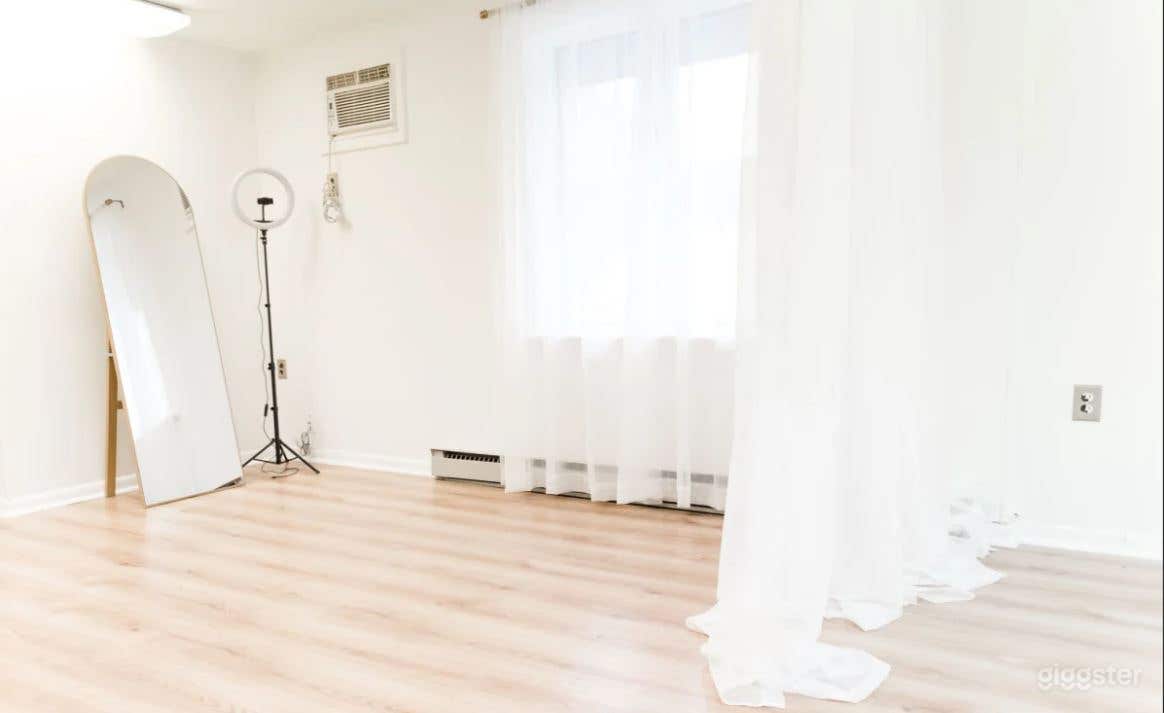 Bright and Neat Photo Studio in Lancaster Photo 1