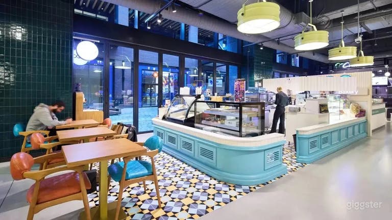  Modern & Trendy Restaurant in Toronto 