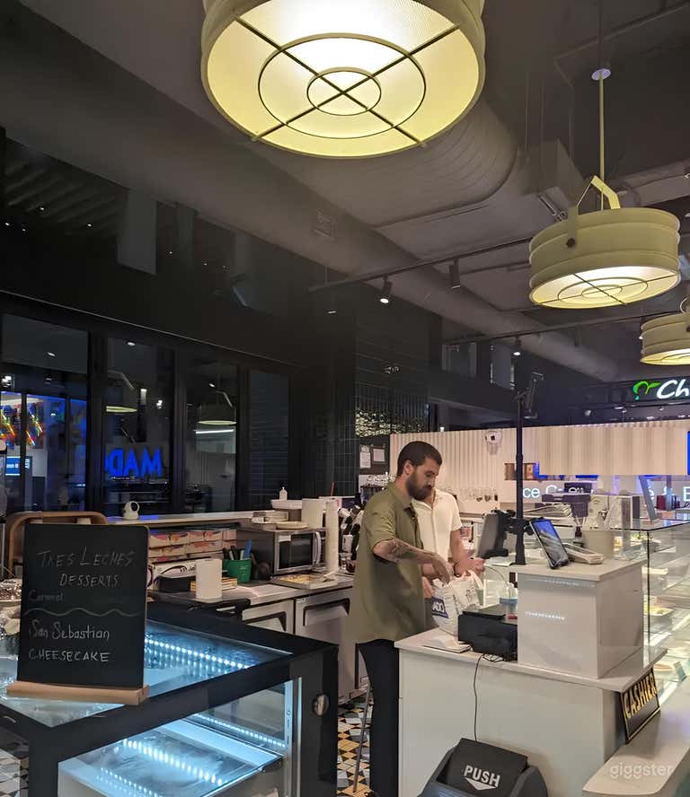  Modern & Trendy Restaurant in Toronto 