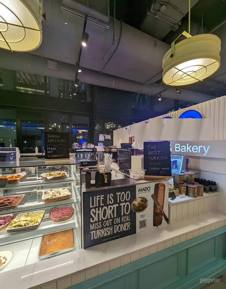  Modern & Trendy Restaurant in Toronto 