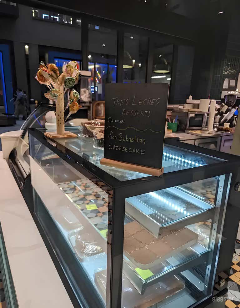  Modern & Trendy Restaurant in Toronto 