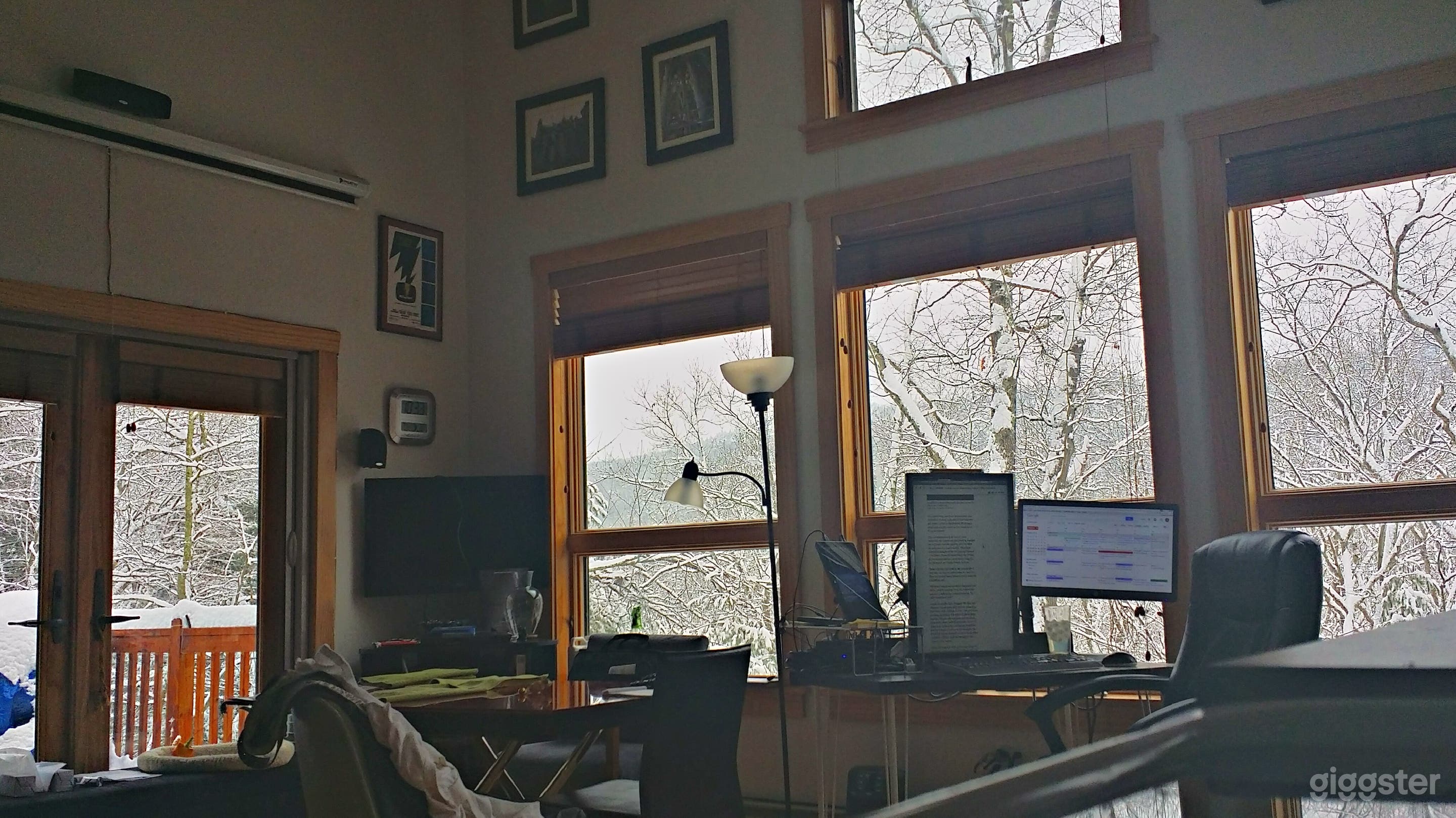 Secluded Modern House In Private Forest Photo 2