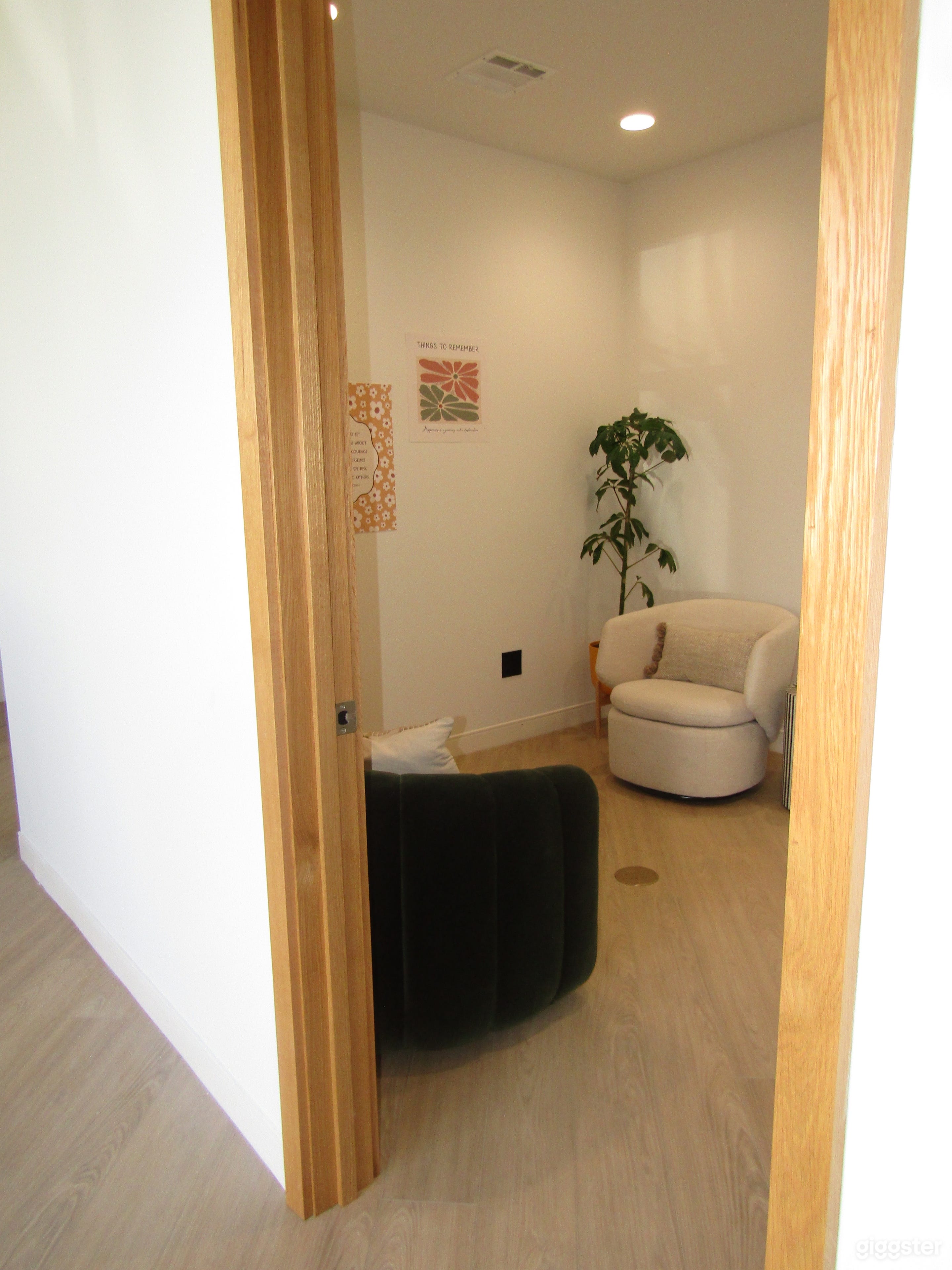 Bright Office Space with Private Rooms Photo 3