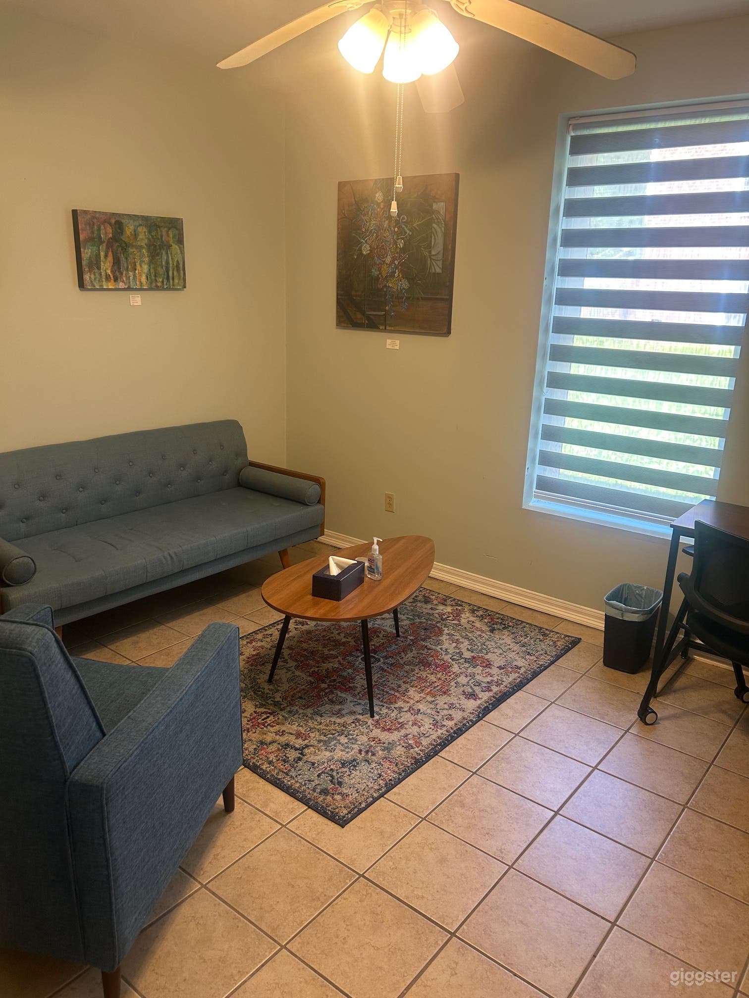 Mid-sized Office Photo 2