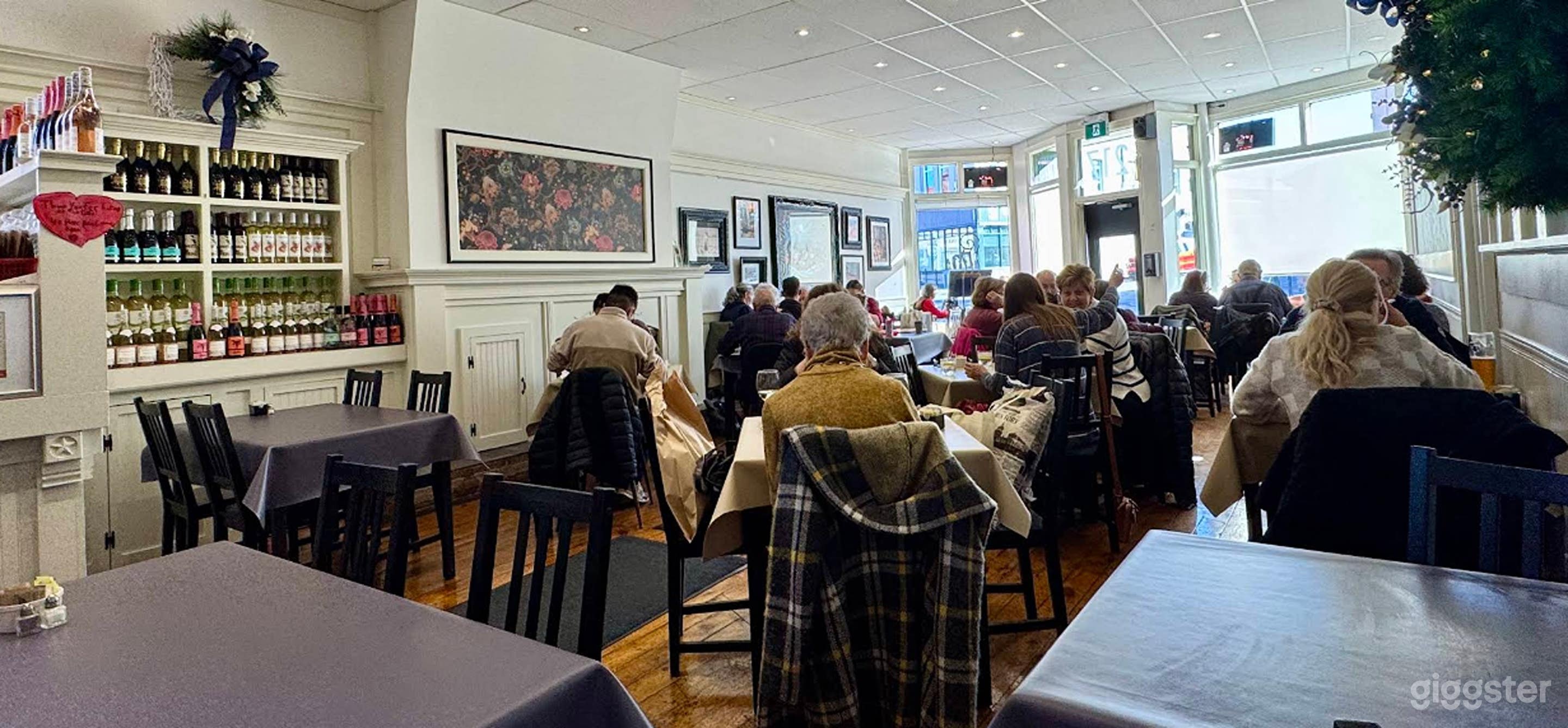 Elegant Lounge & Cozy Café Venue Photo 4