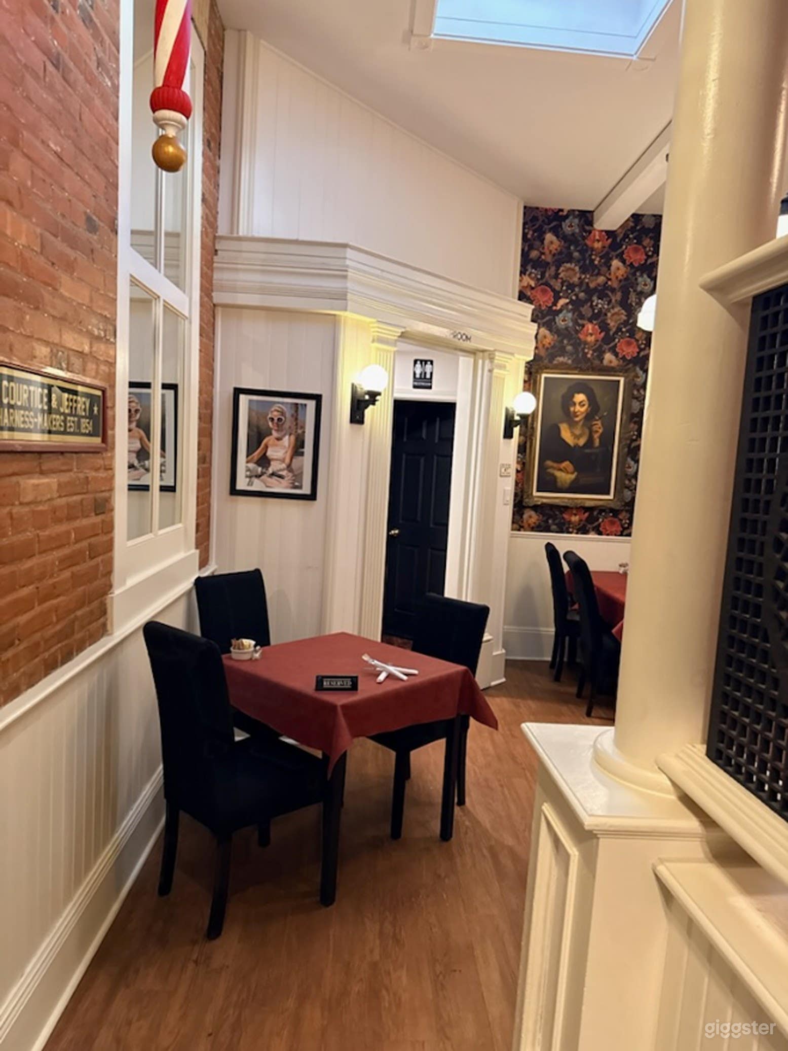 Elegant Lounge & Cozy Café Venue Photo 1