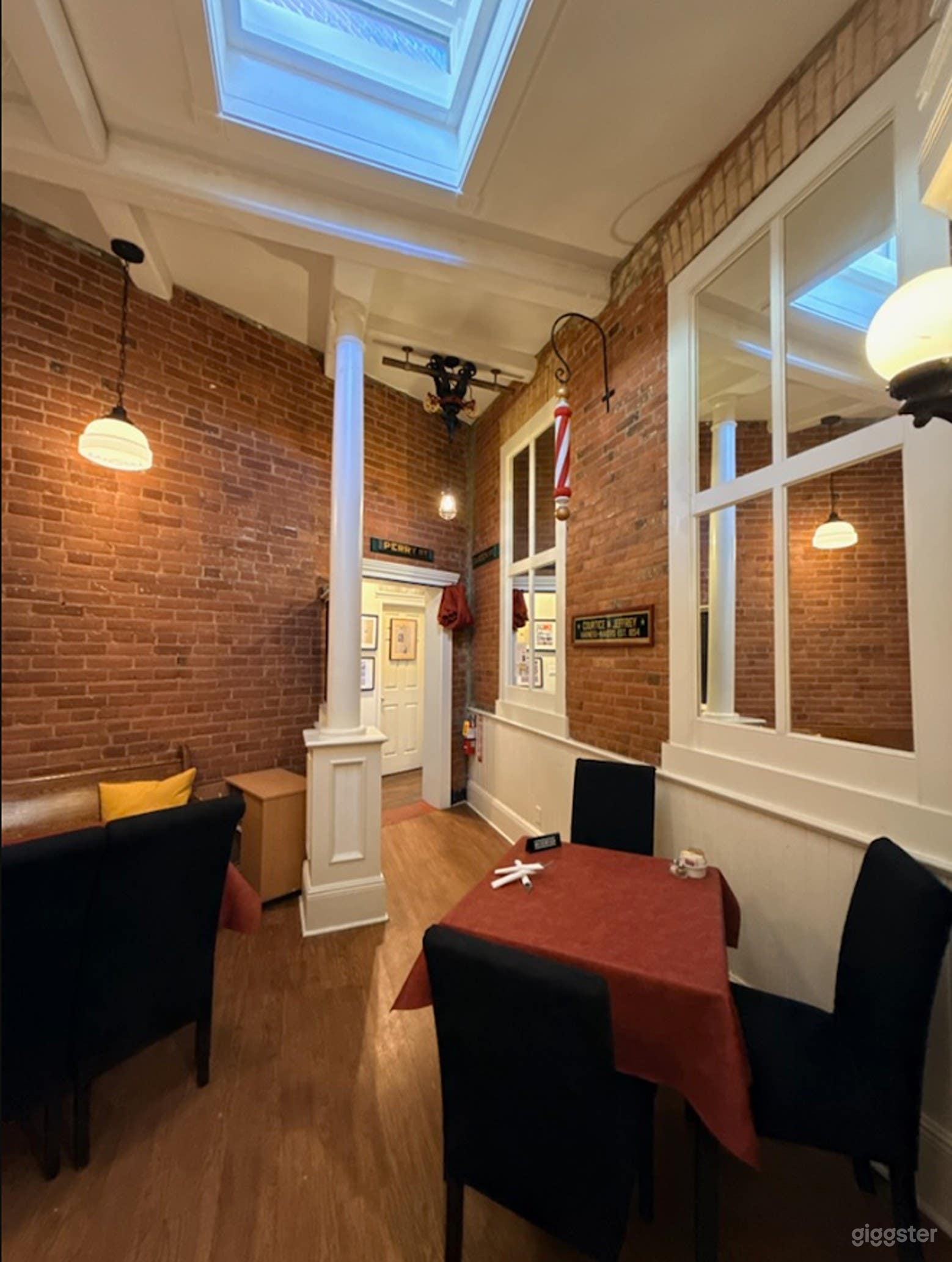 Elegant Lounge & Cozy Café Venue Photo 2