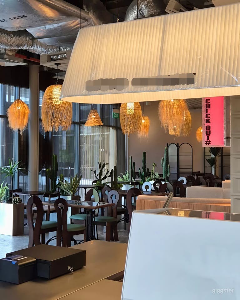  Urban Tropical Cafe / Restaurant with Outdoor Spaces (West) 