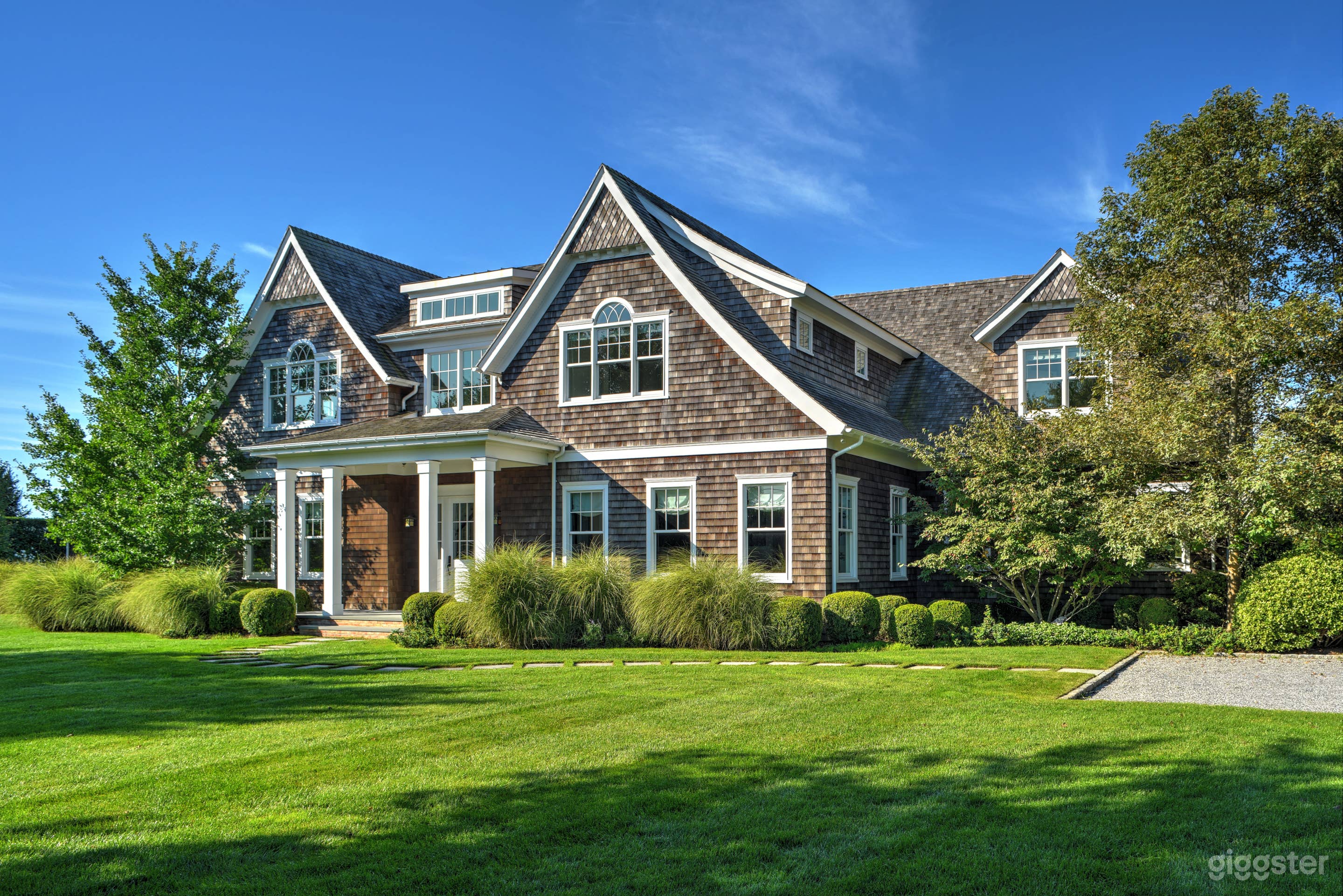 Front view of the house 