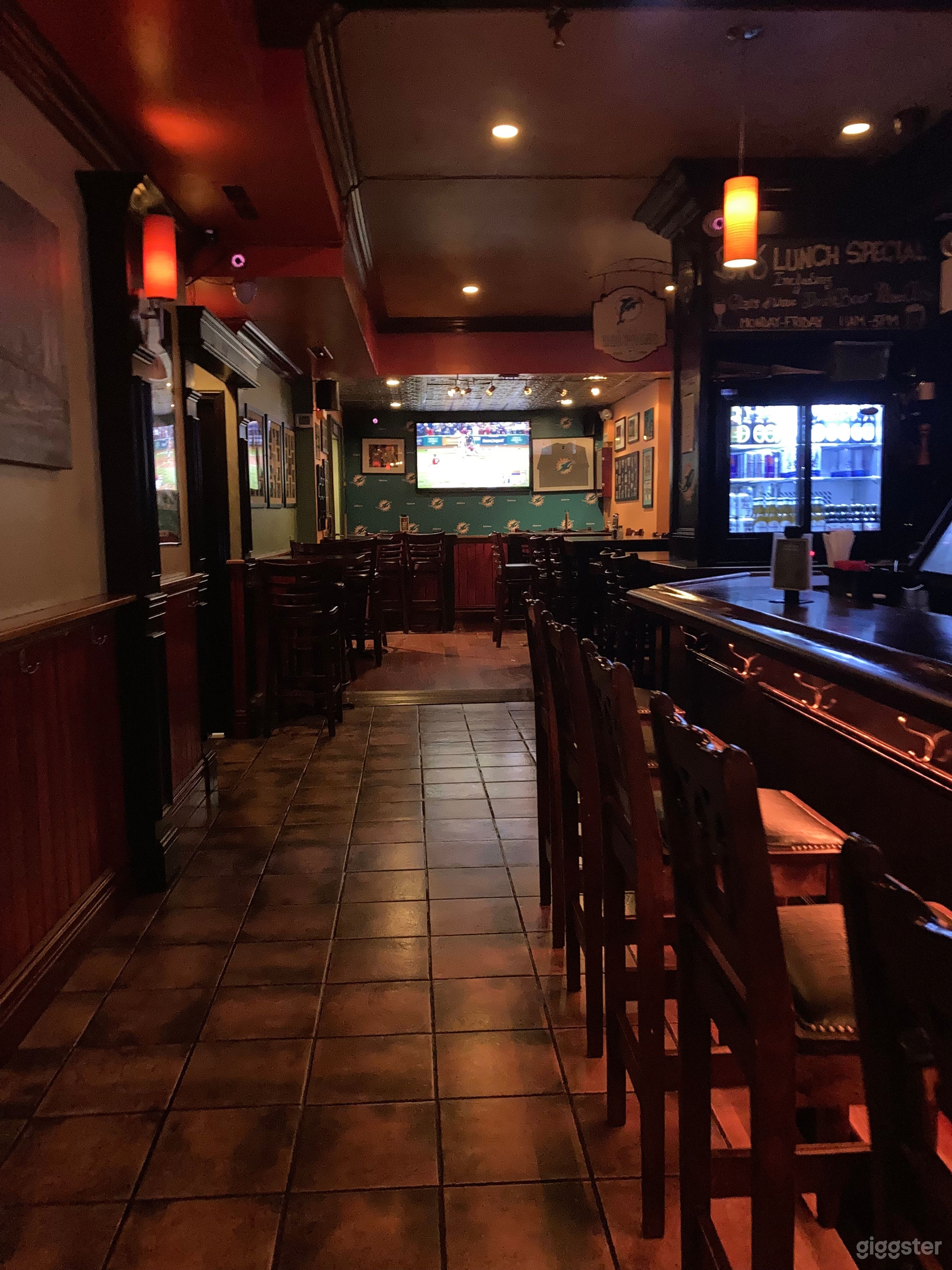 Downstairs backroom  in New York Photo 3