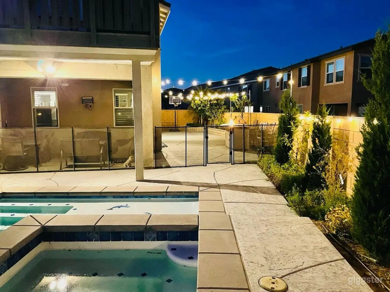 Kid-Friendly Pool in Jurupa Valley Photo 3