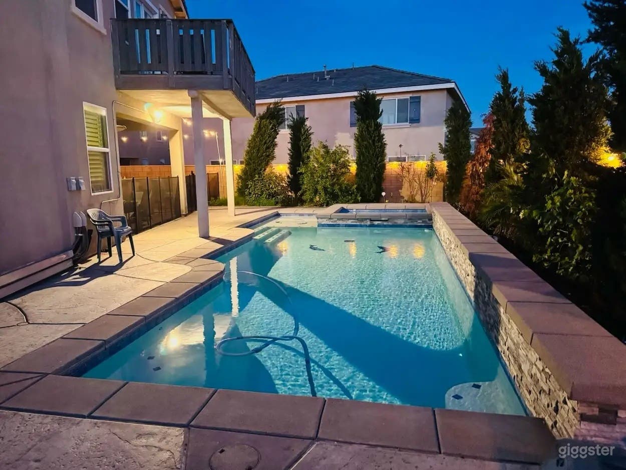 Kid-Friendly Pool in Jurupa Valley Photo 2