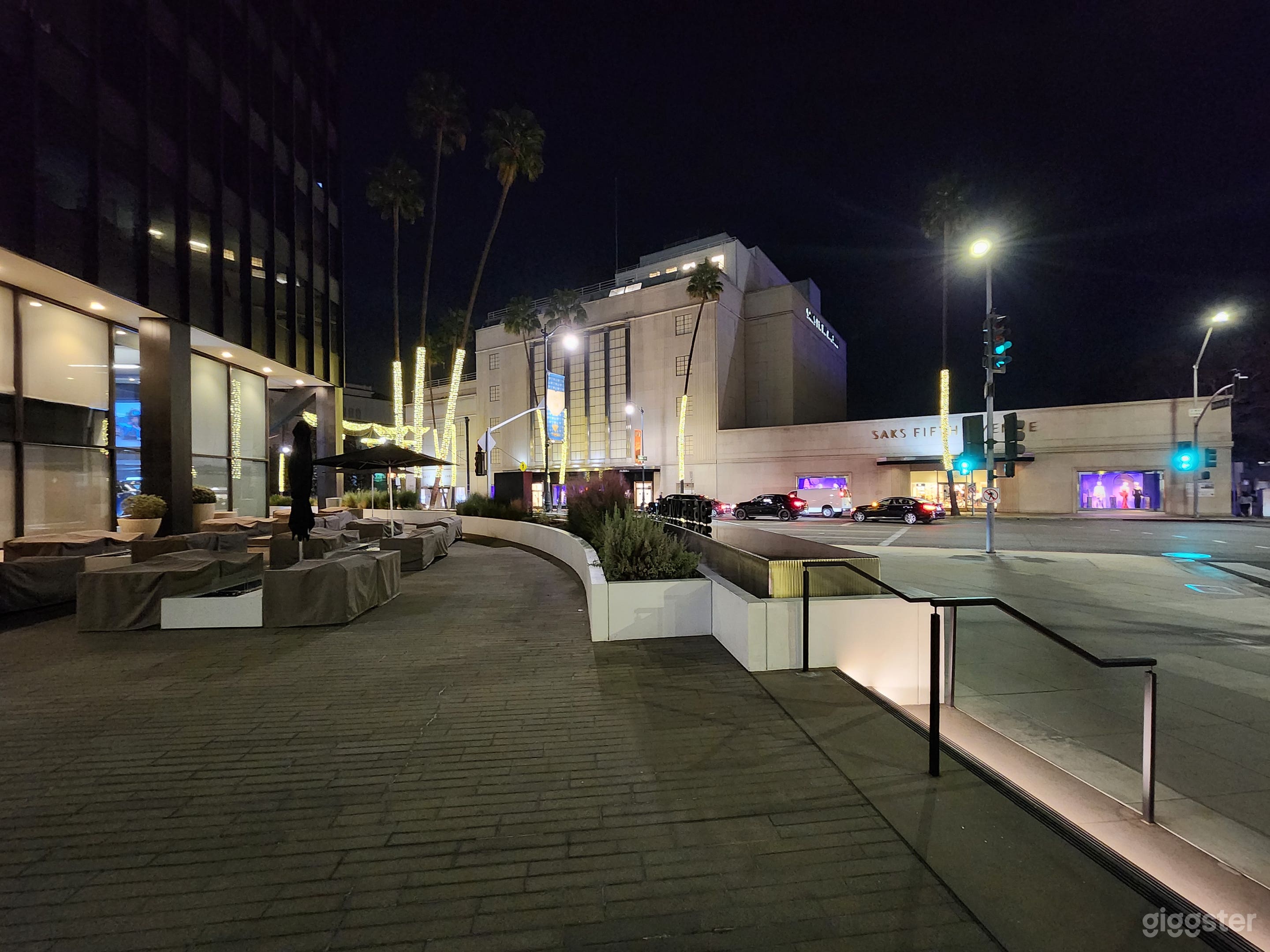 PROMO!! Luxury Building and Space with Open Area Photo 3