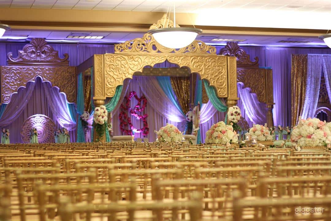 Grand Room with a Stylish Touch Photo 1