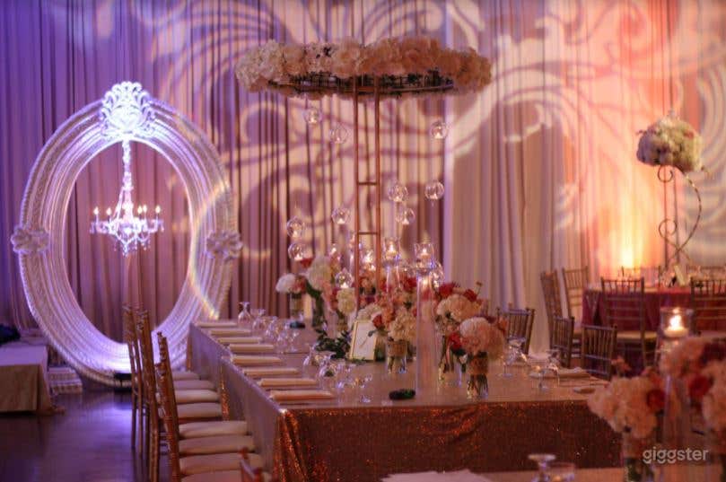 Grand Room with a Stylish Touch Photo 4