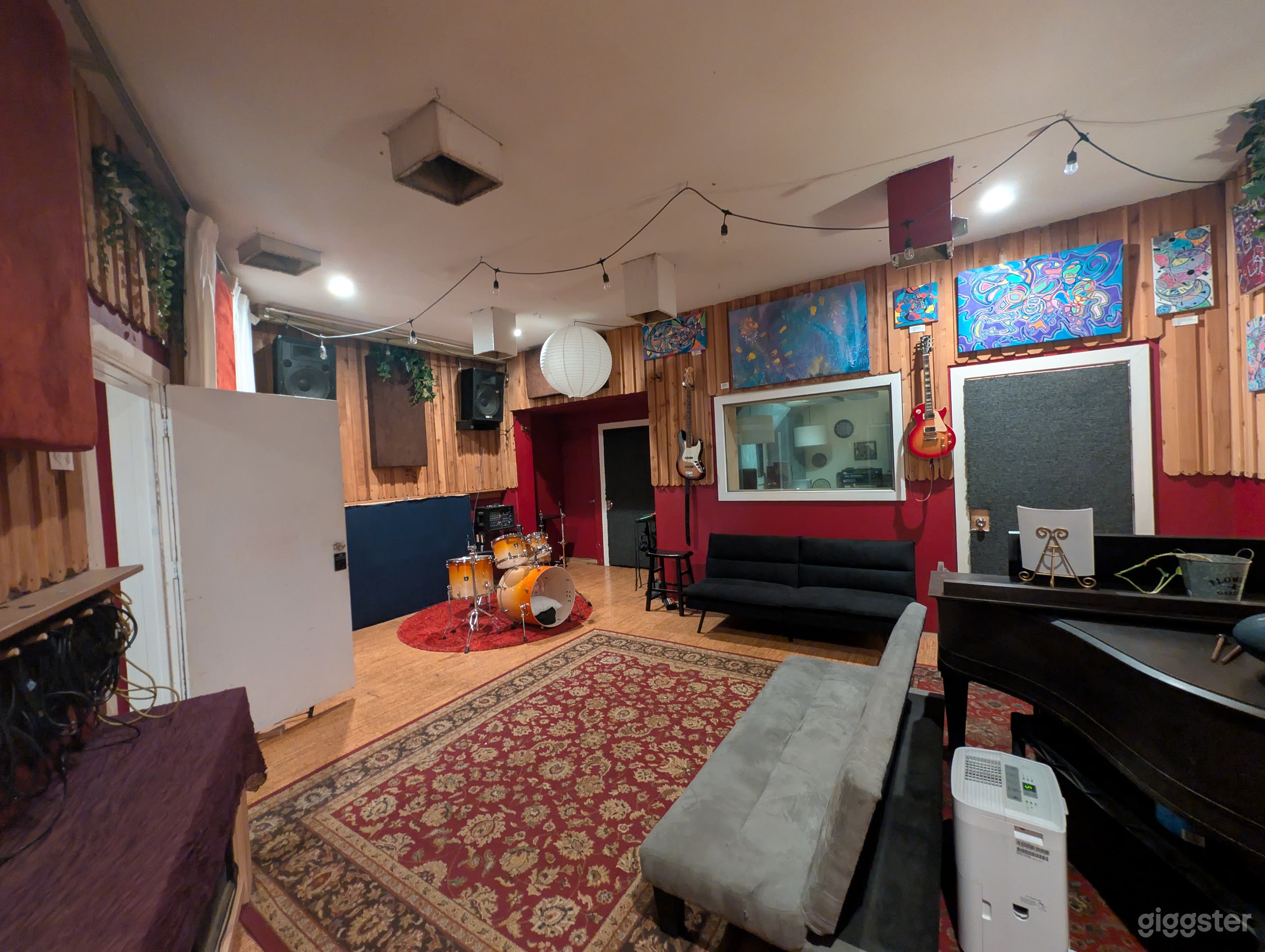 Recording Studio with Great Local Vibes Photo 3