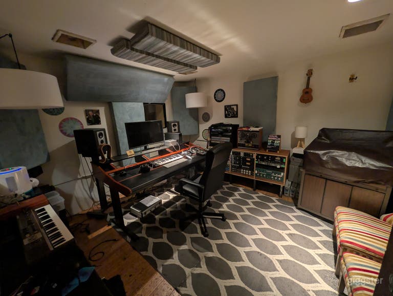  Recording Studio with Great Local Vibes 