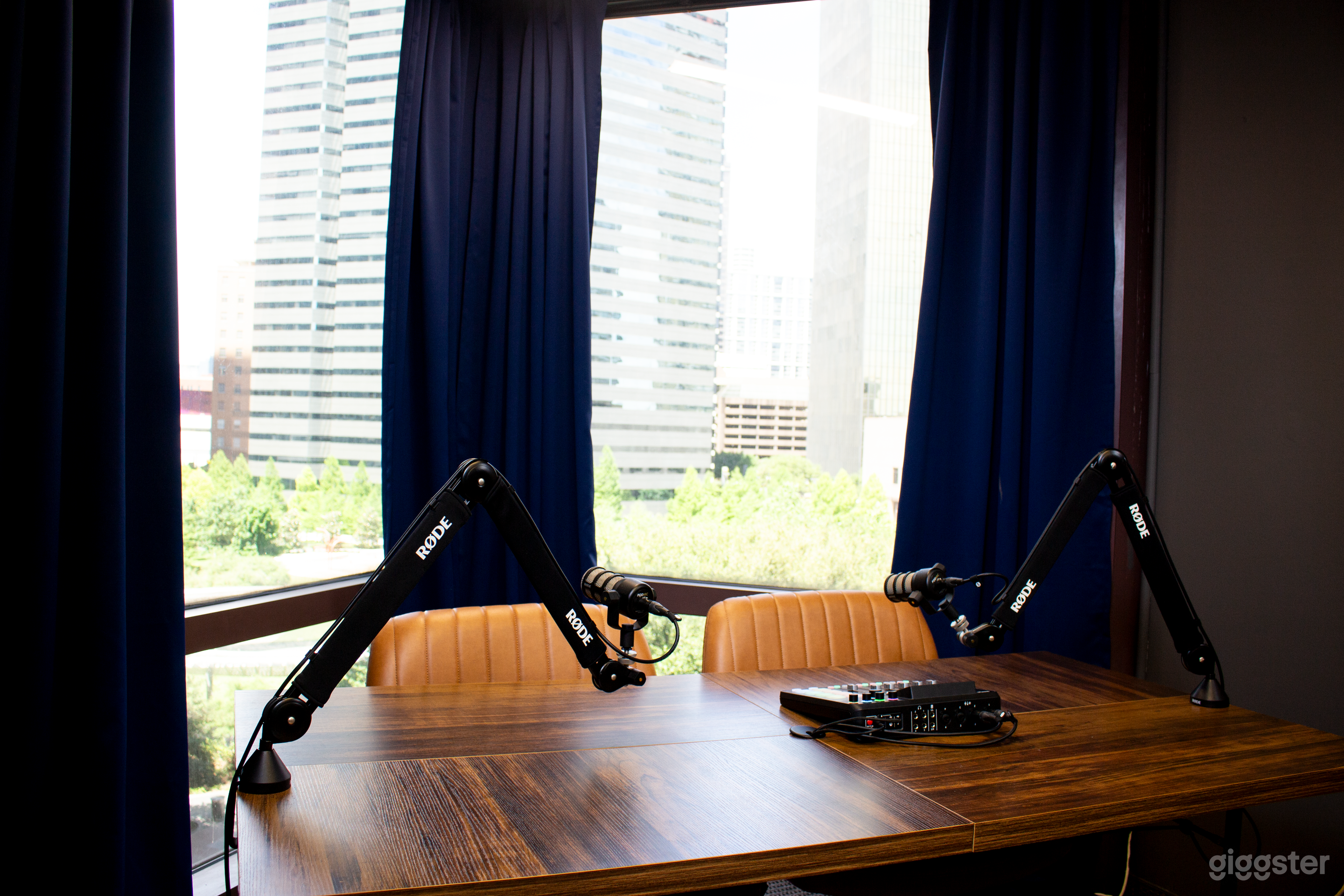 The Skyline Room Photo 3
