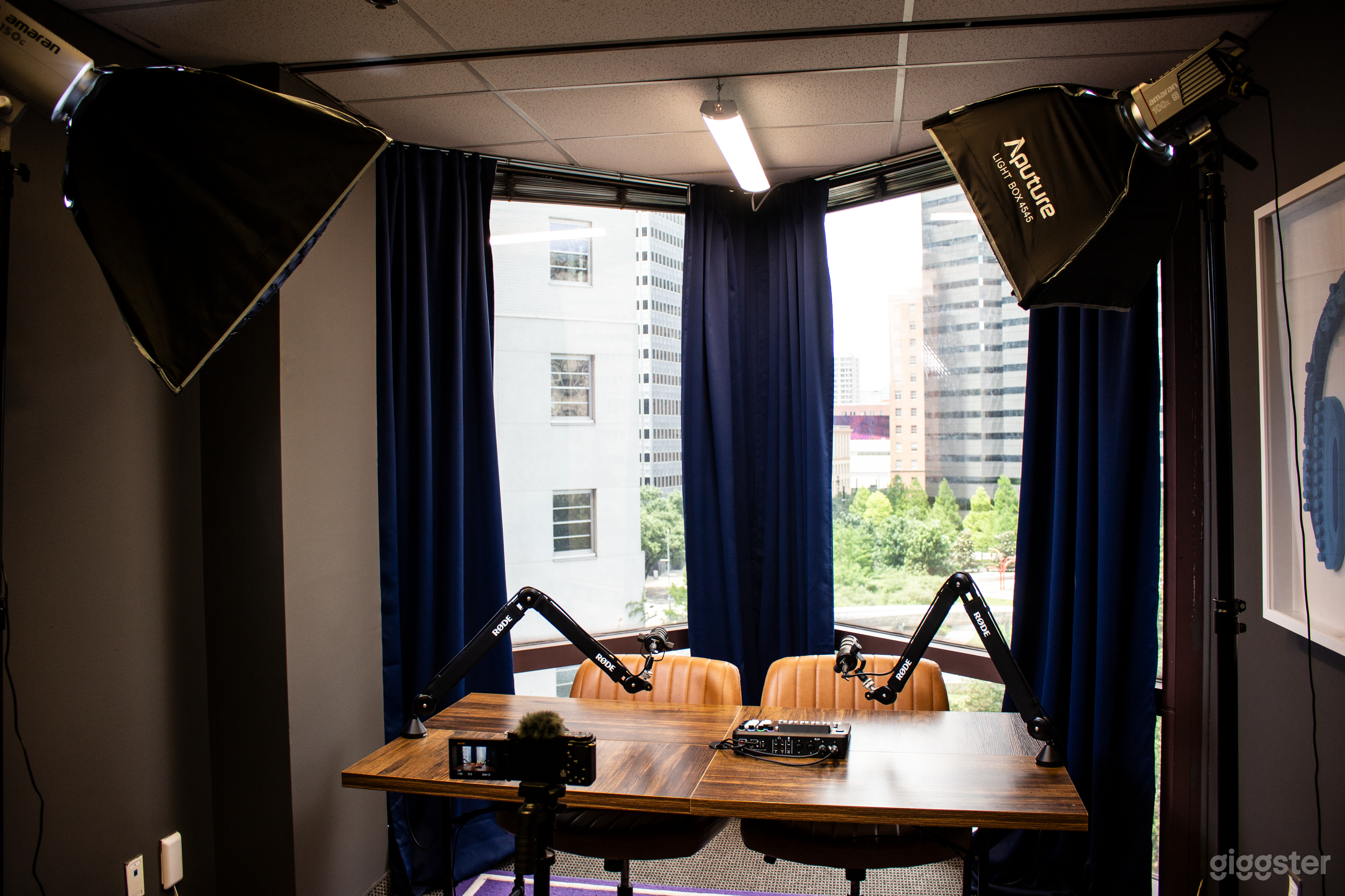 The Skyline Room Photo 1