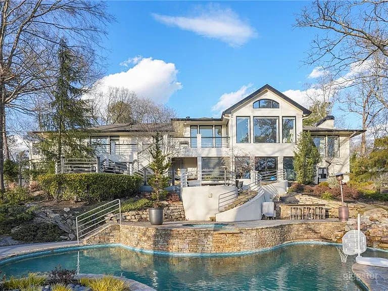 Mansion Perfect for Any Event Includes Pool, Gym Photo 1