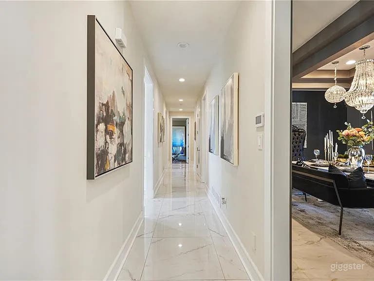 Mansion Perfect for Any Event Includes Pool, Gym Photo 4