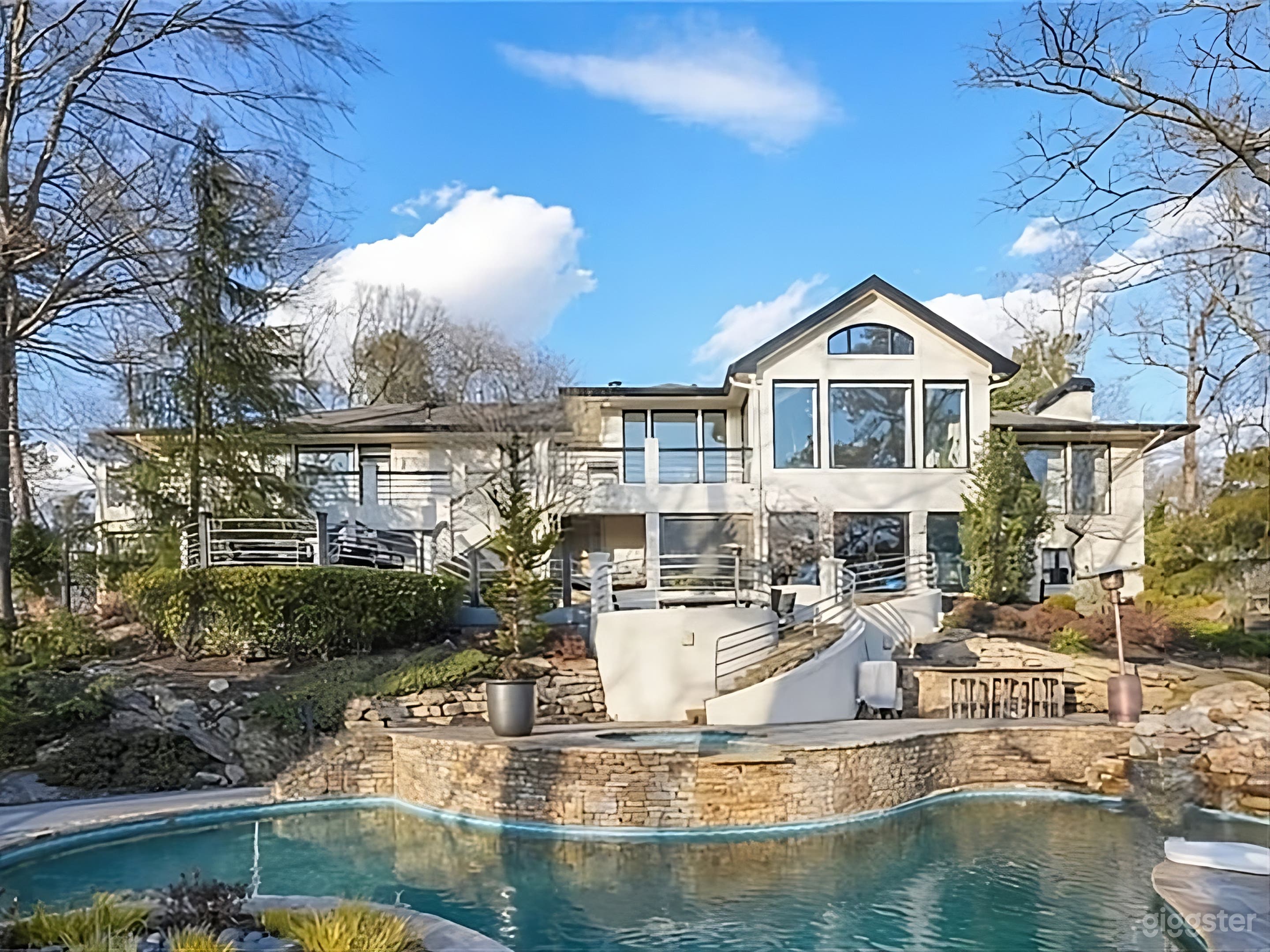 Mansion Perfect for Any Event Includes Pool, Gym Photo 1