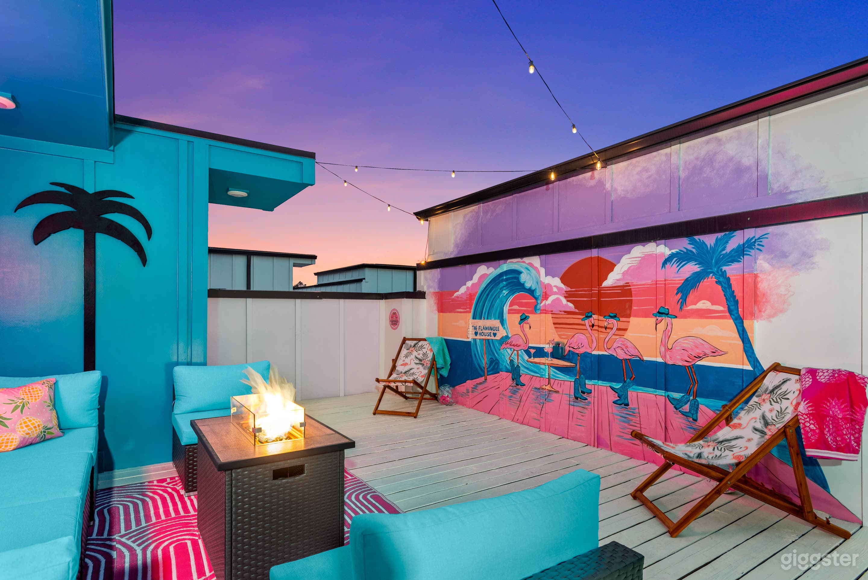 Flamazing! Ultimate Flamingle House!! Photo 2