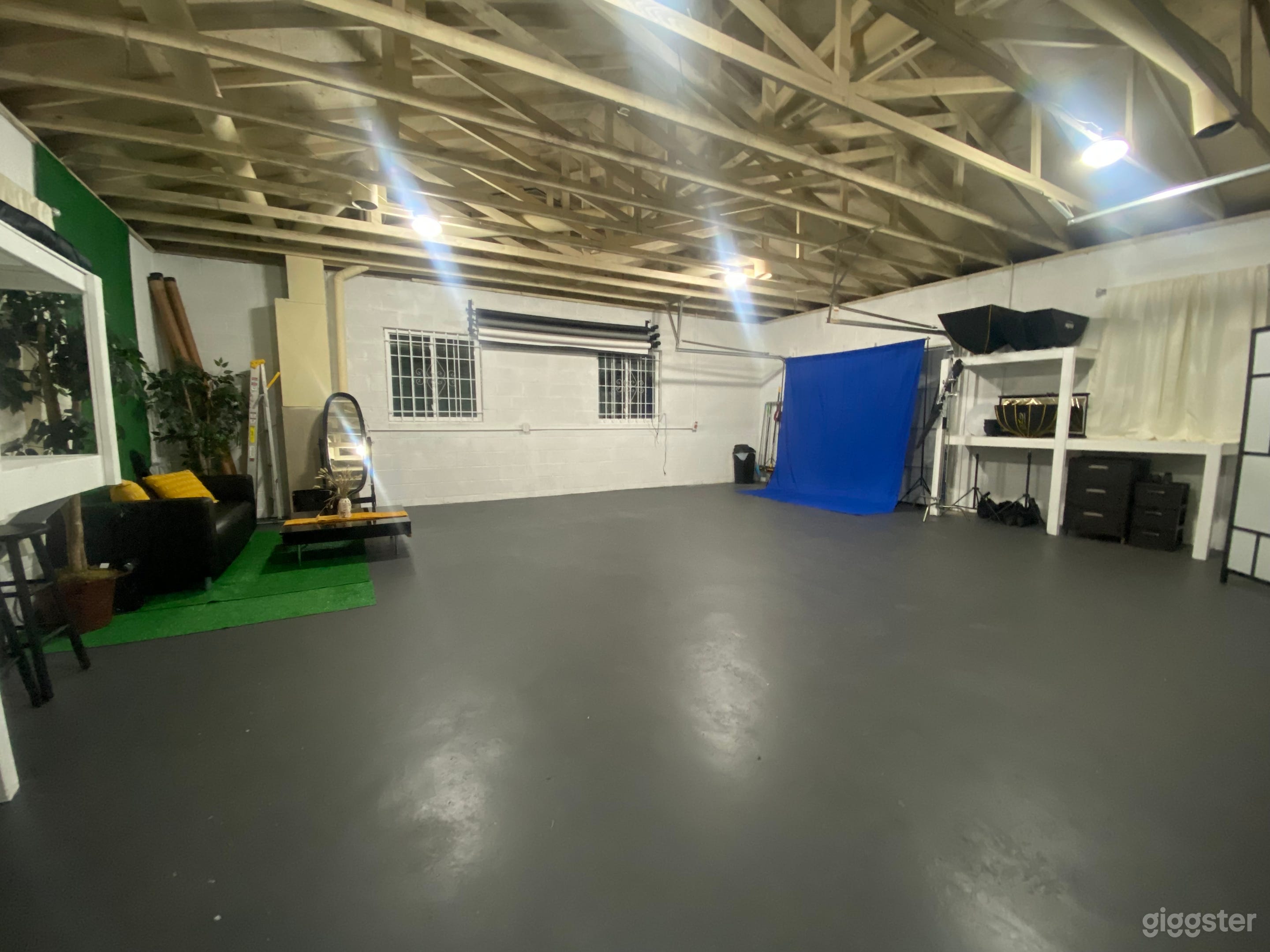 Large Photo and Video Studio Photo 1