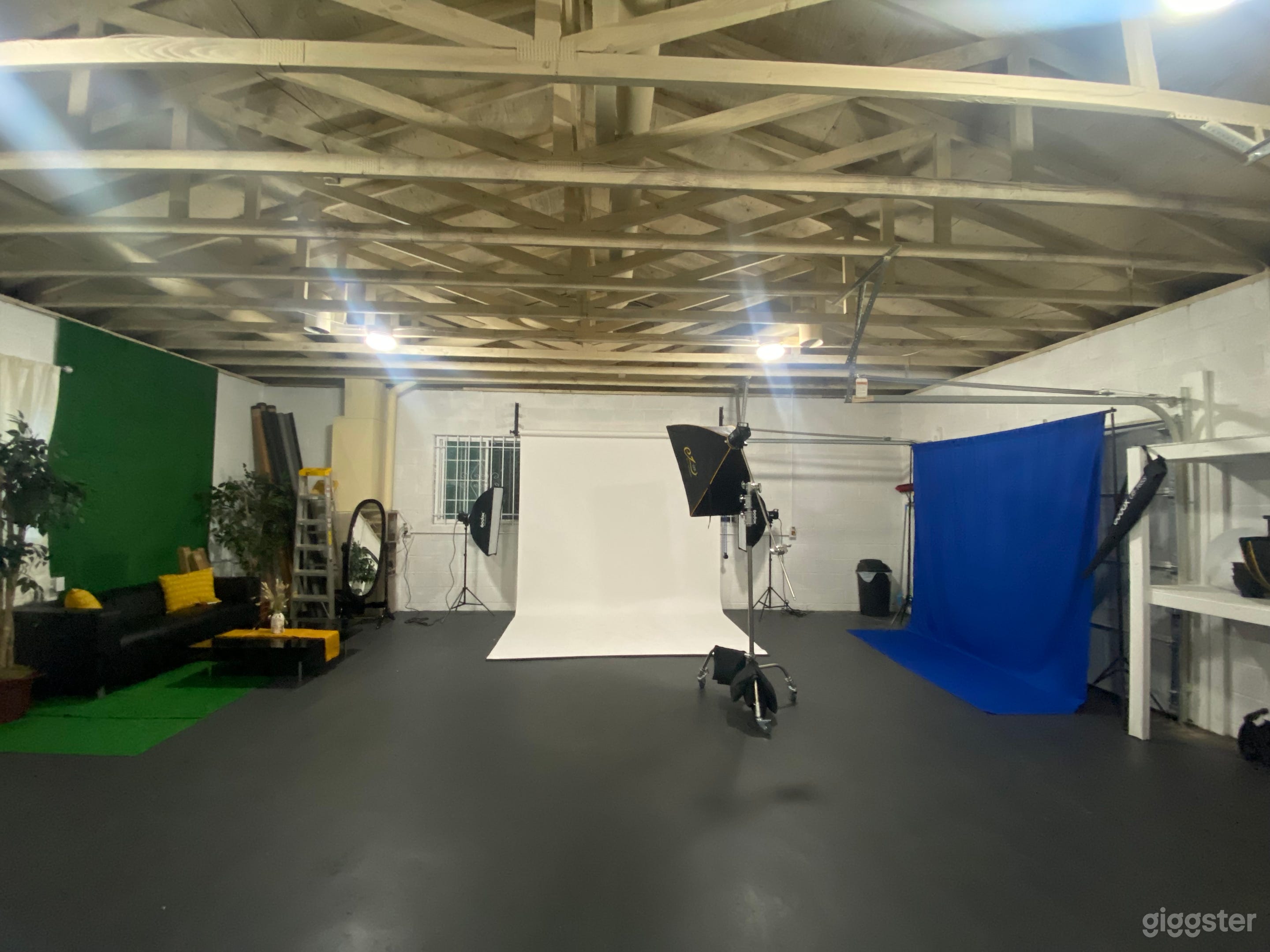 Large Photo and Video Studio Photo 2