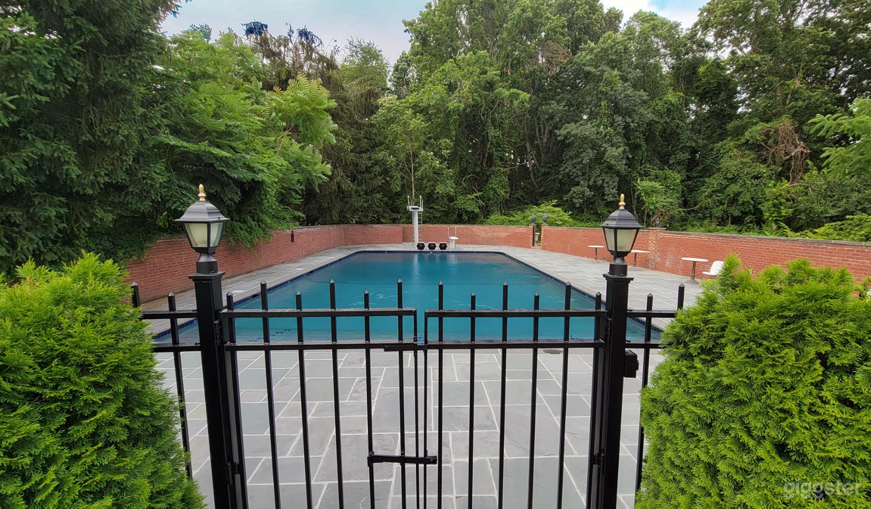 Private Pool In West Hills Photo 4