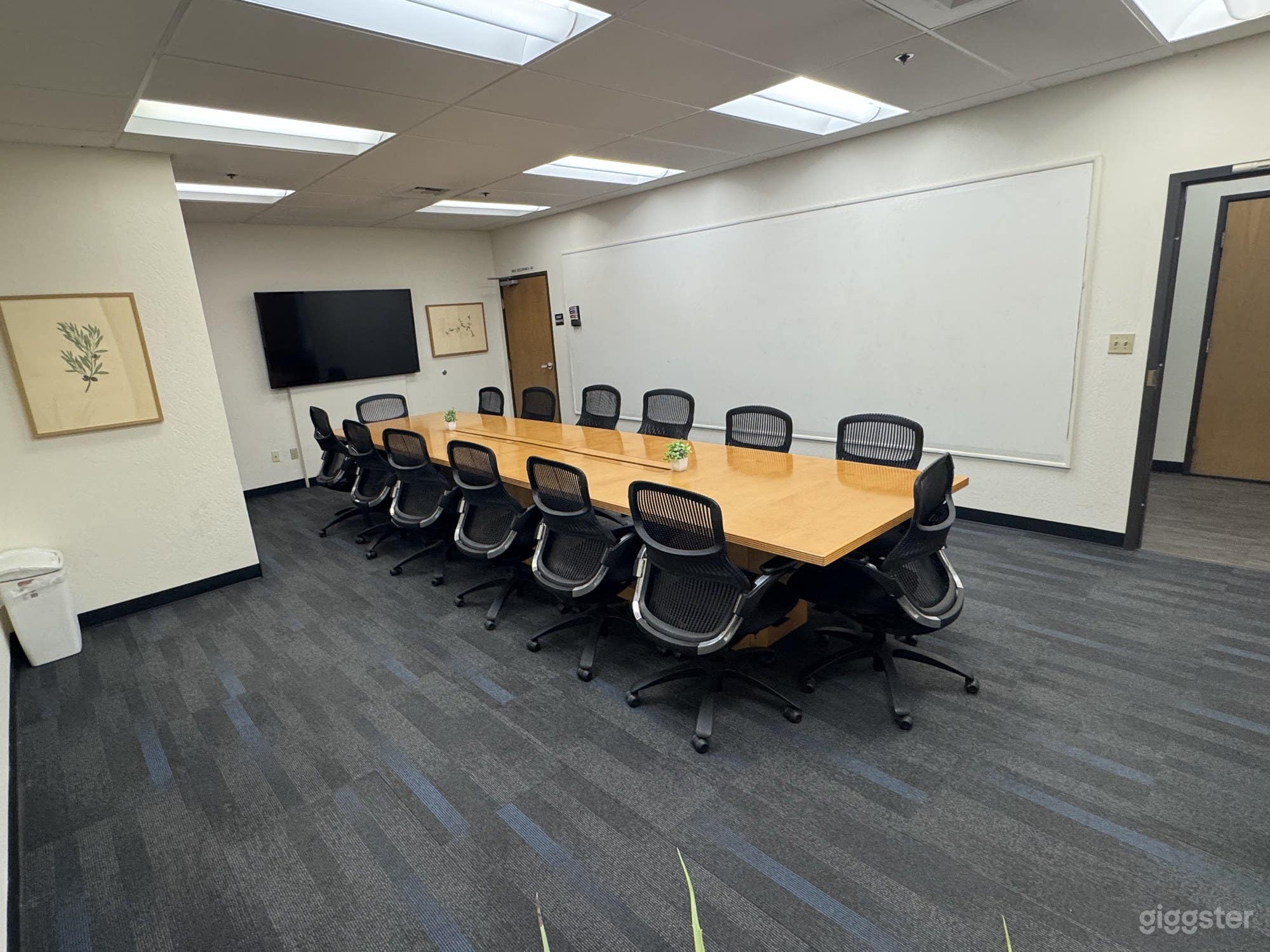 Boardroom for 16 in Midtown Sacramento Photo 3