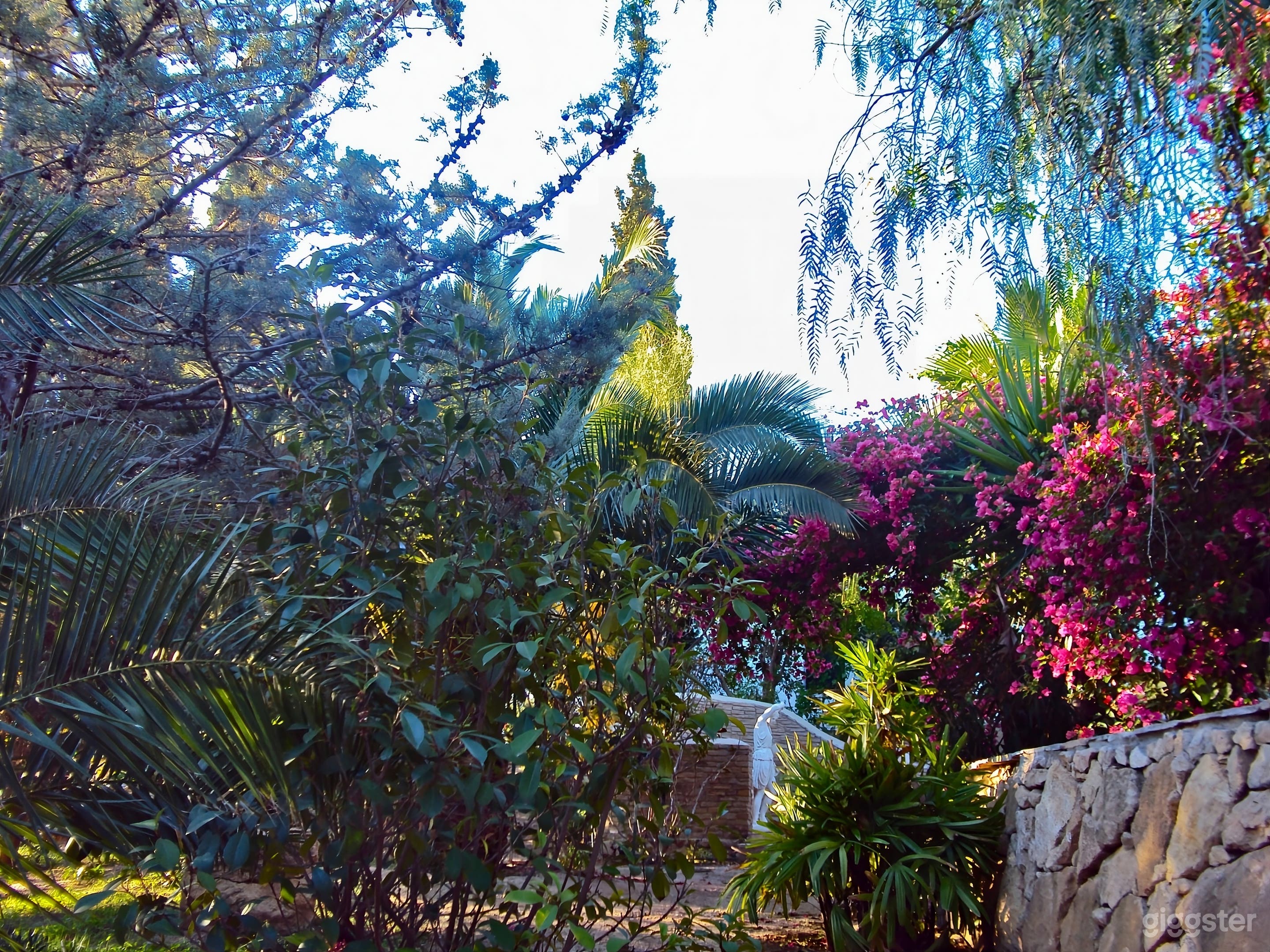Oasis con piscinas, jardines y senderos meditativos. Foto 3