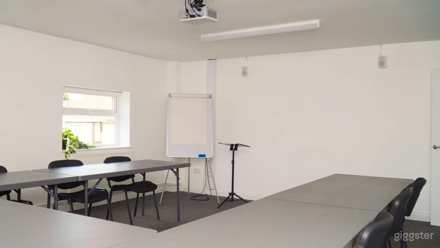 The Hub Room Photo 2
