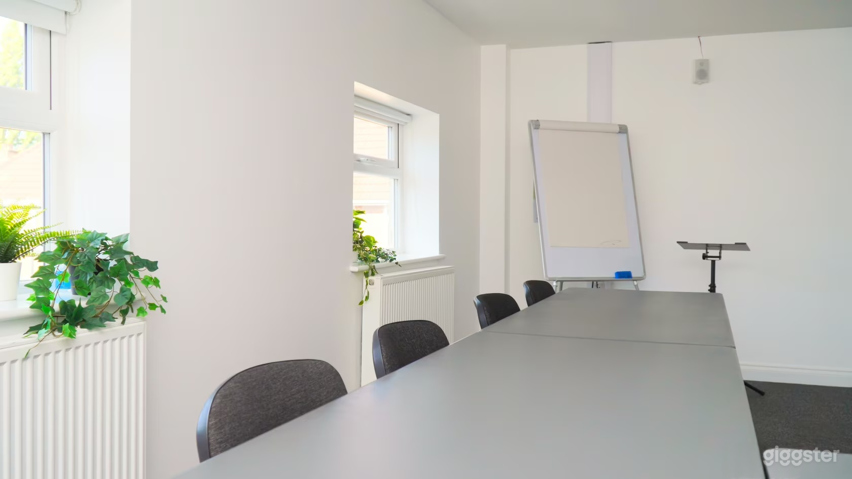 The Hub Room Photo 4