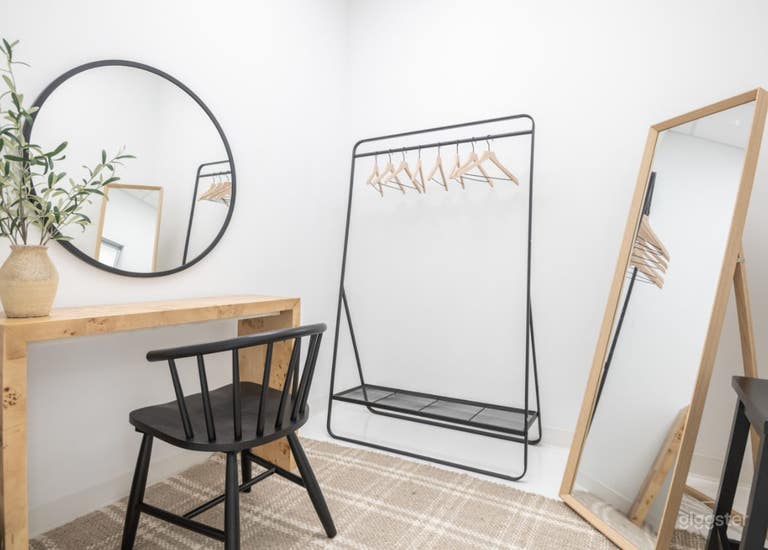  Studio bien éclairé avec plusieurs espaces 