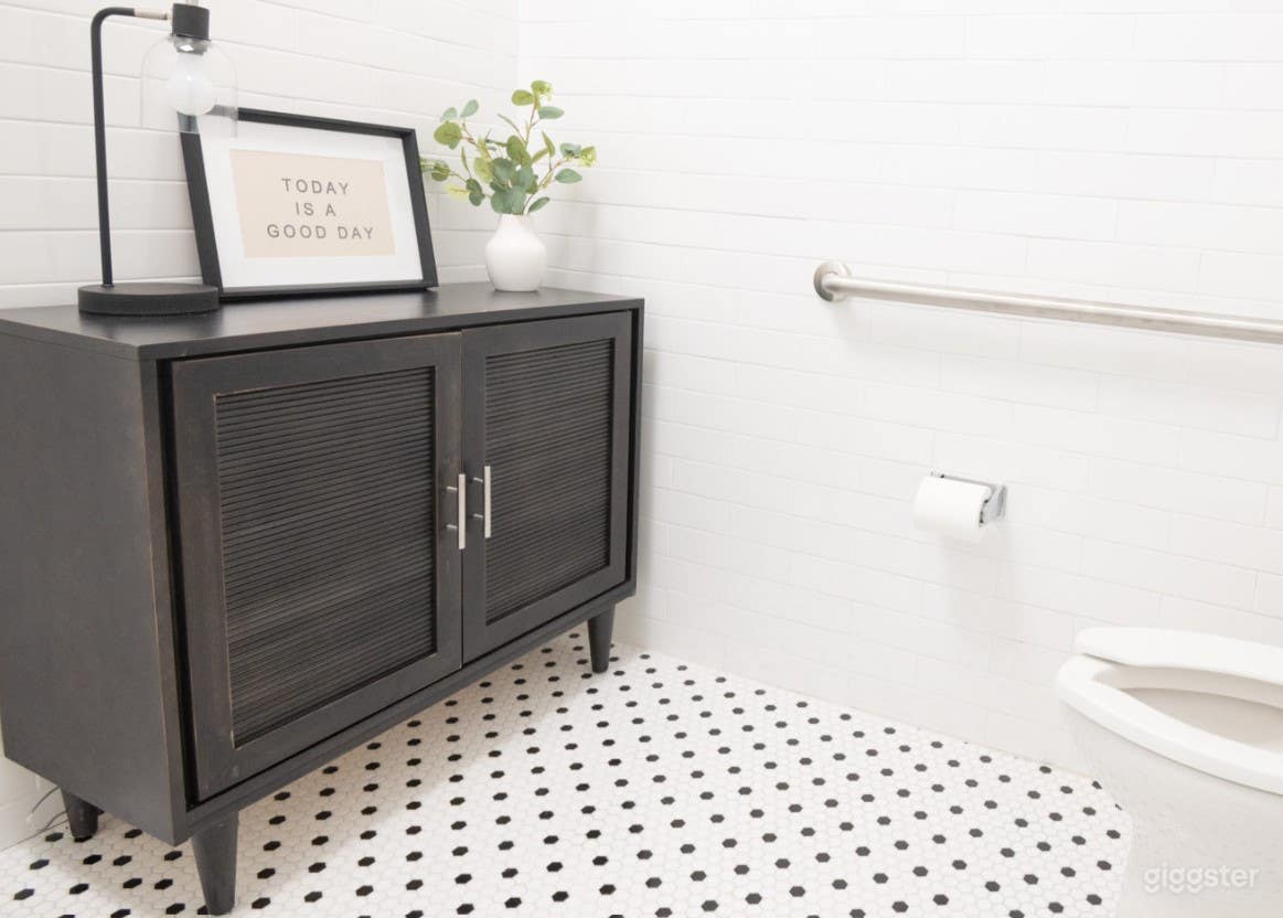 Well-lit studio with multiple spaces Photo 3