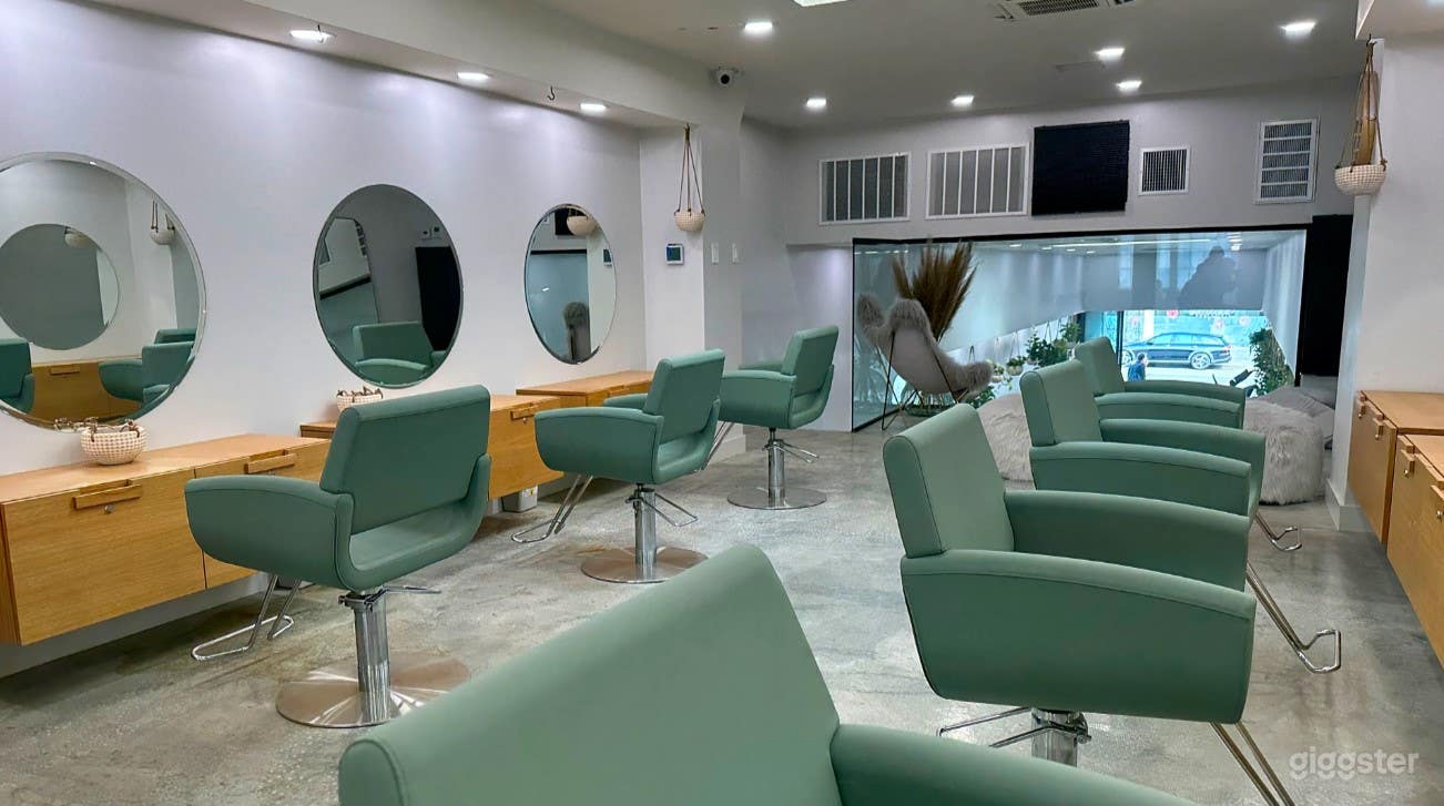 "Luxury Loft: Newly Remodeled Salon Space Availabl Photo 2