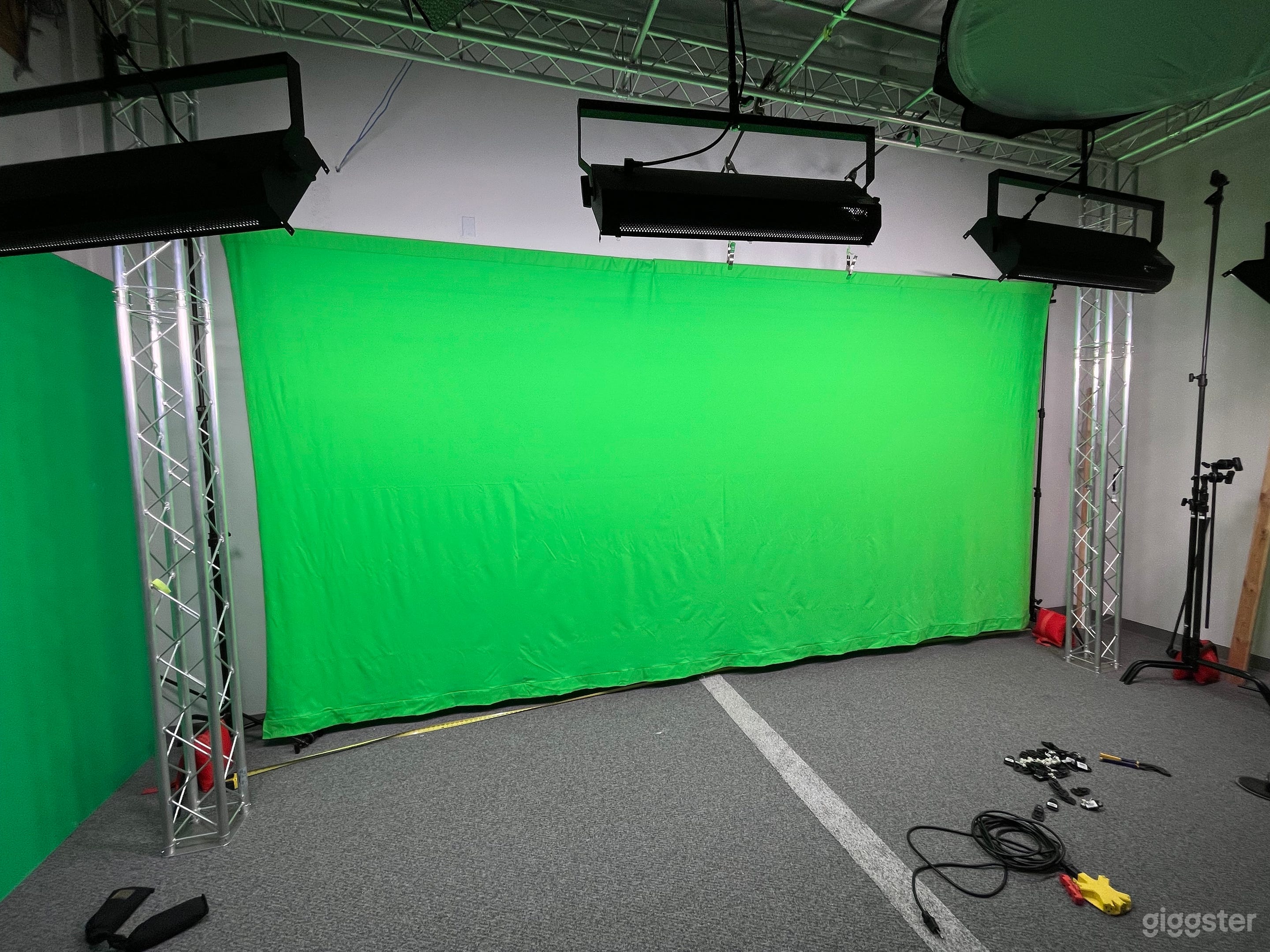 Pre lit Green Screen 18 feet wide x 10 high
