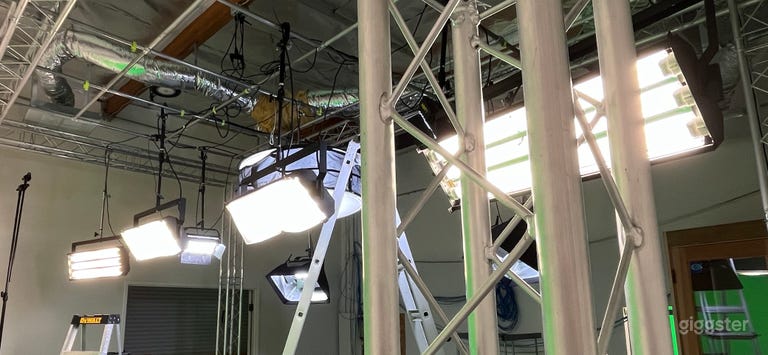  Full CYC lighting Array 