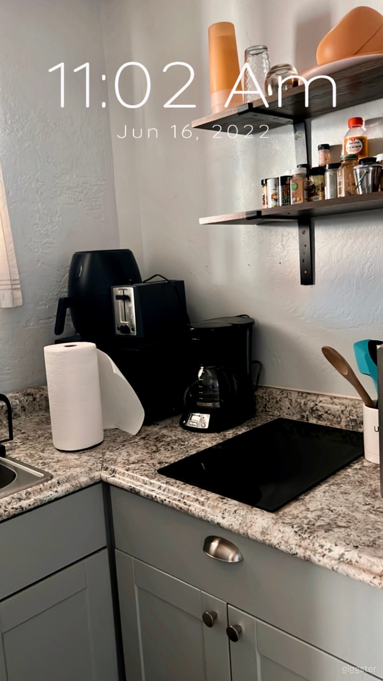 Many appliances included such as air fryer toaster microwave coffee pot